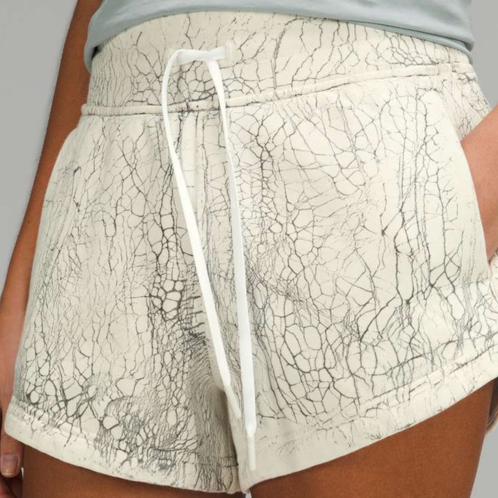 Lululemon Inner Glow High-Rise Short 3"